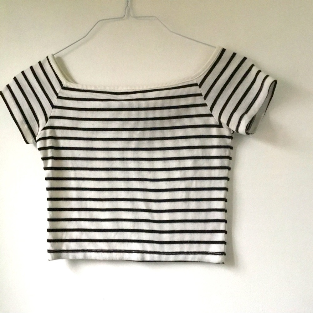 Womens Atmosphere sz 6 crop top